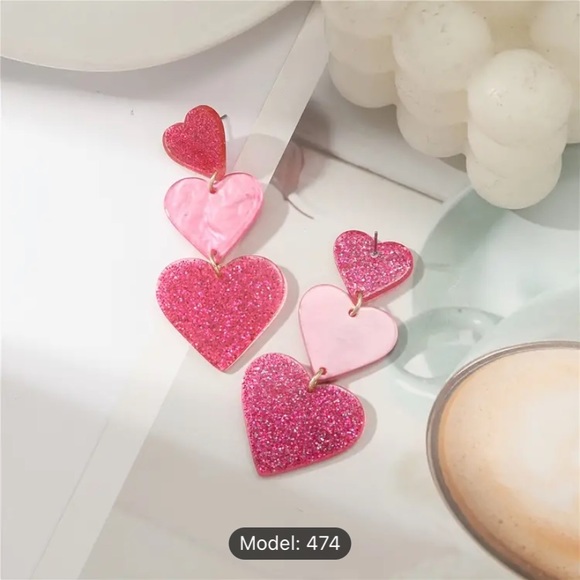 Mother’s Day triple heart pink tones acrylic drop earrings for women NWT - Picture 6 of 7
